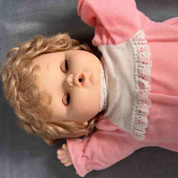 Vintage Eegee Goldberger 1981 Hong Kong Baby Doll Curly Sleepy Eyes Soft Body - Picture 7 of 11